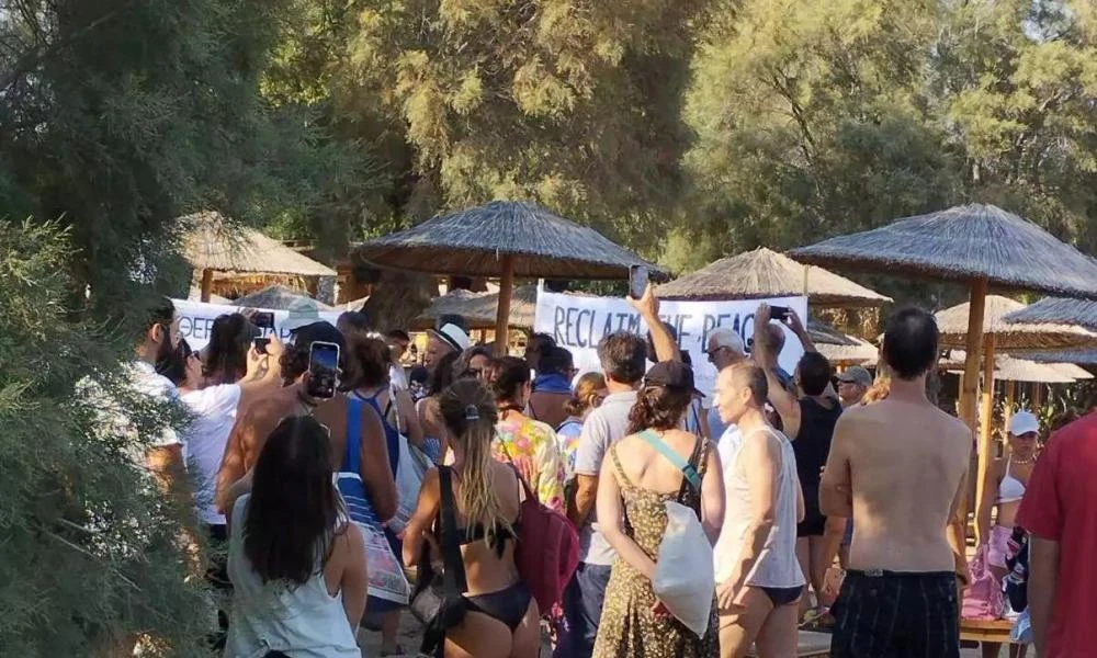 «Κίνημα της Πετσέτας»-Πάρος: Κινητοποίηση από πολίτες στην Πούντα